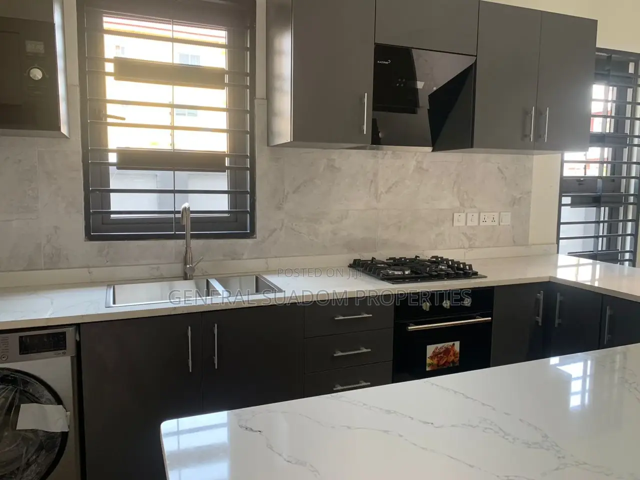 3bdrm Duplex in Suadom Properties, Ga East Municipal for rent