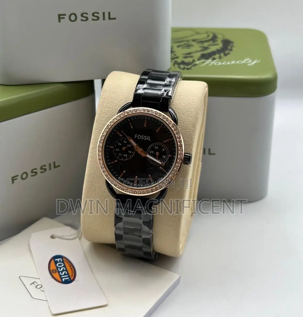 Sleek and Stylish: Black and Silver Fossil Watches for Women