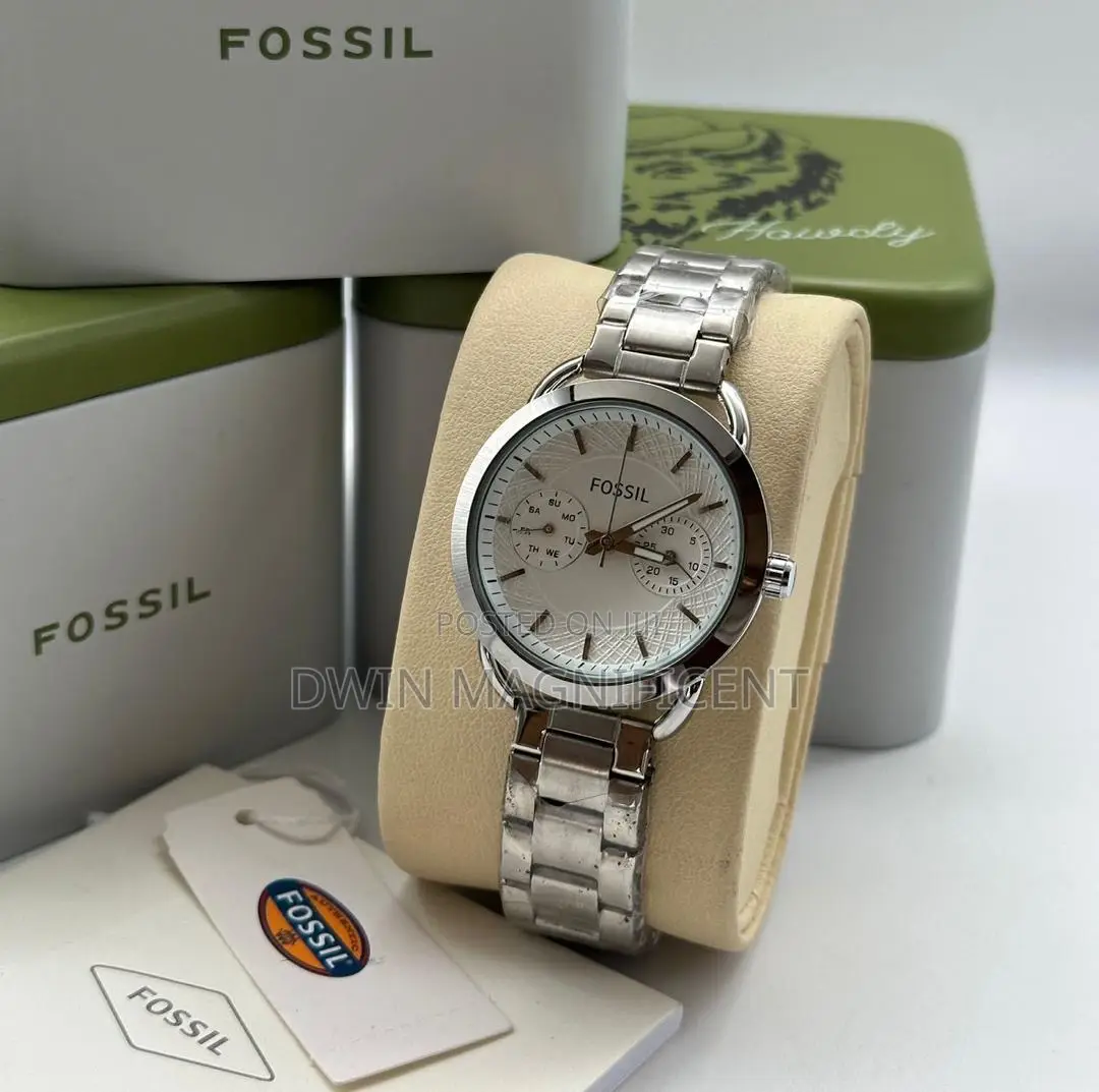 Sleek and Stylish: Black and Silver Fossil Watches for Women