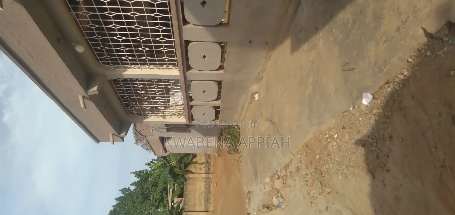 7bdrm House in Mark Estate At, Kumasi Metropolitan for sale