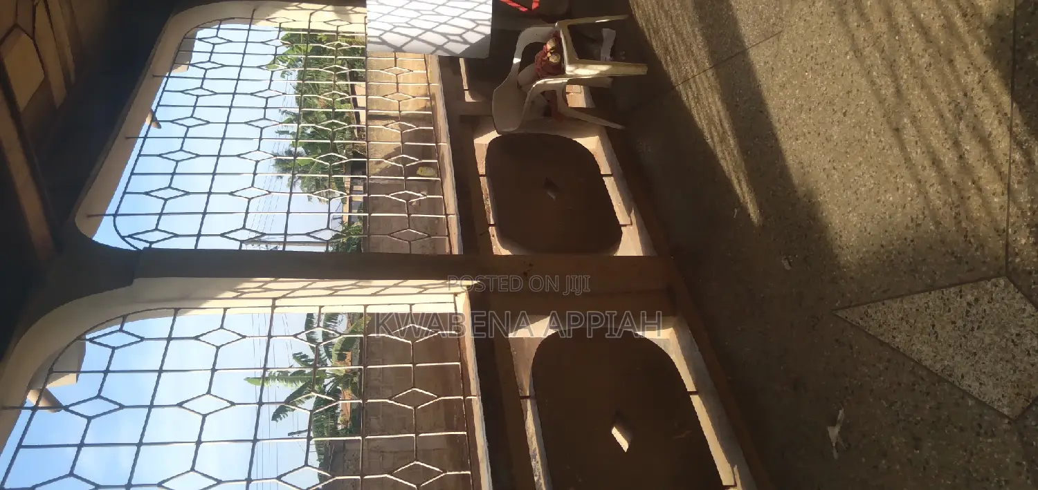 7bdrm House in Mark Estate At, Kumasi Metropolitan for sale