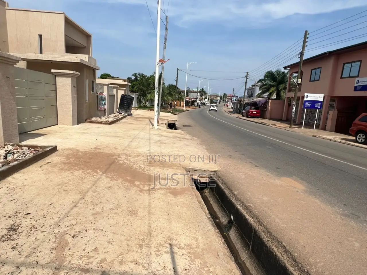 3bdrm Duplex in North Kaneshie for sale