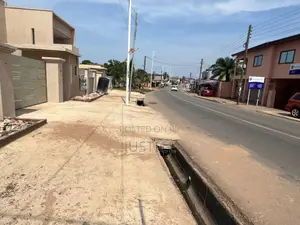 3bdrm Duplex in North Kaneshie for sale