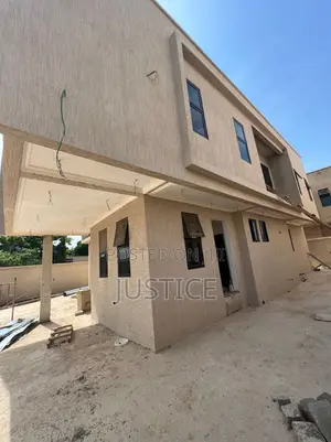 3bdrm Duplex in North Kaneshie for sale