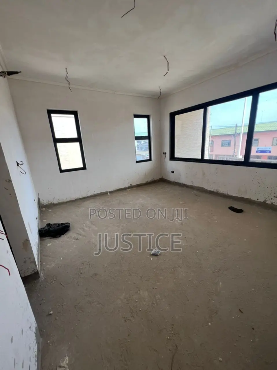 3bdrm Duplex in North Kaneshie for sale