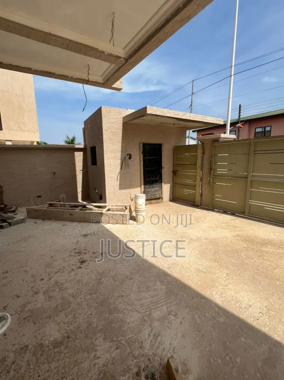 3bdrm Duplex in North Kaneshie for sale