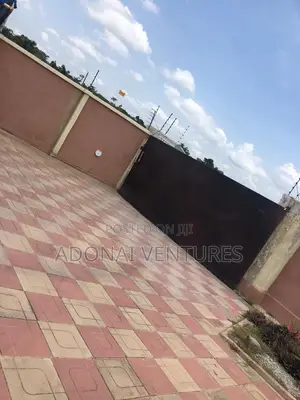 8bdrm House in Atimatim, Kumasi Metropolitan for sale