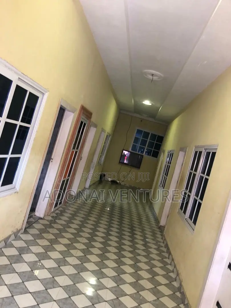 8bdrm House in Atimatim, Kumasi Metropolitan for sale