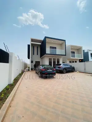 5bdrm Duplex in Lake Side Estate for sale