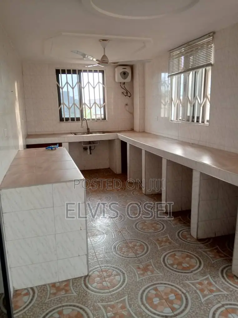 2bdrm House in Canada Ablekuma, Accra Metropolitan for rent