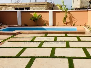 7bdrm Mansion in Skm, Tema Metropolitan for sale