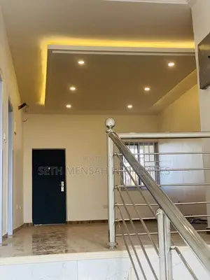 7bdrm Mansion in Skm, Tema Metropolitan for sale