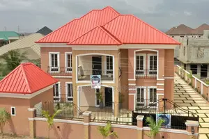 7bdrm Mansion in Skm, Tema Metropolitan for sale