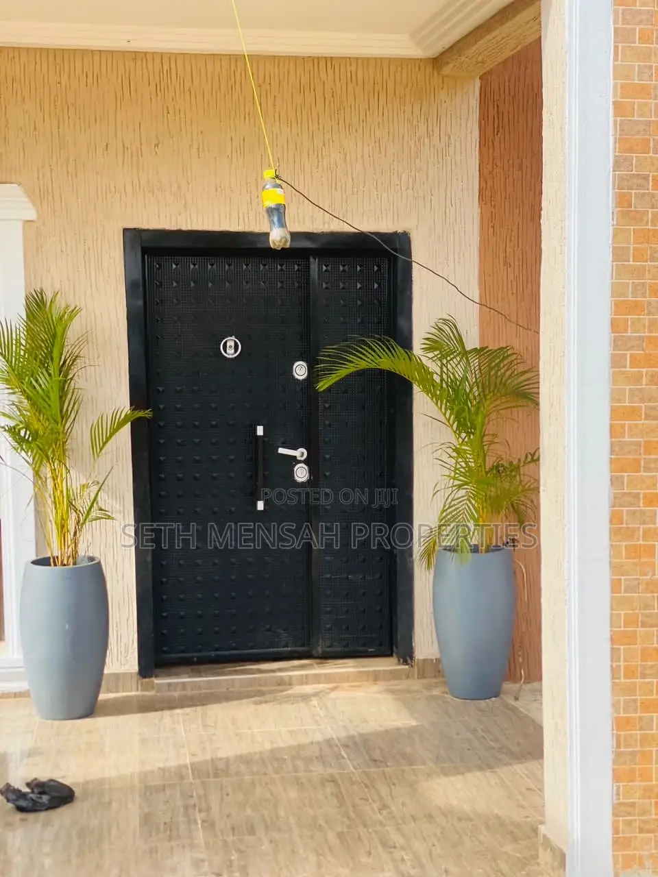 7bdrm Mansion in Skm, Tema Metropolitan for sale