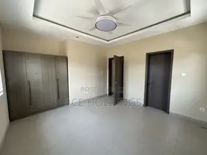 4bdrm House in Lakeside for sale