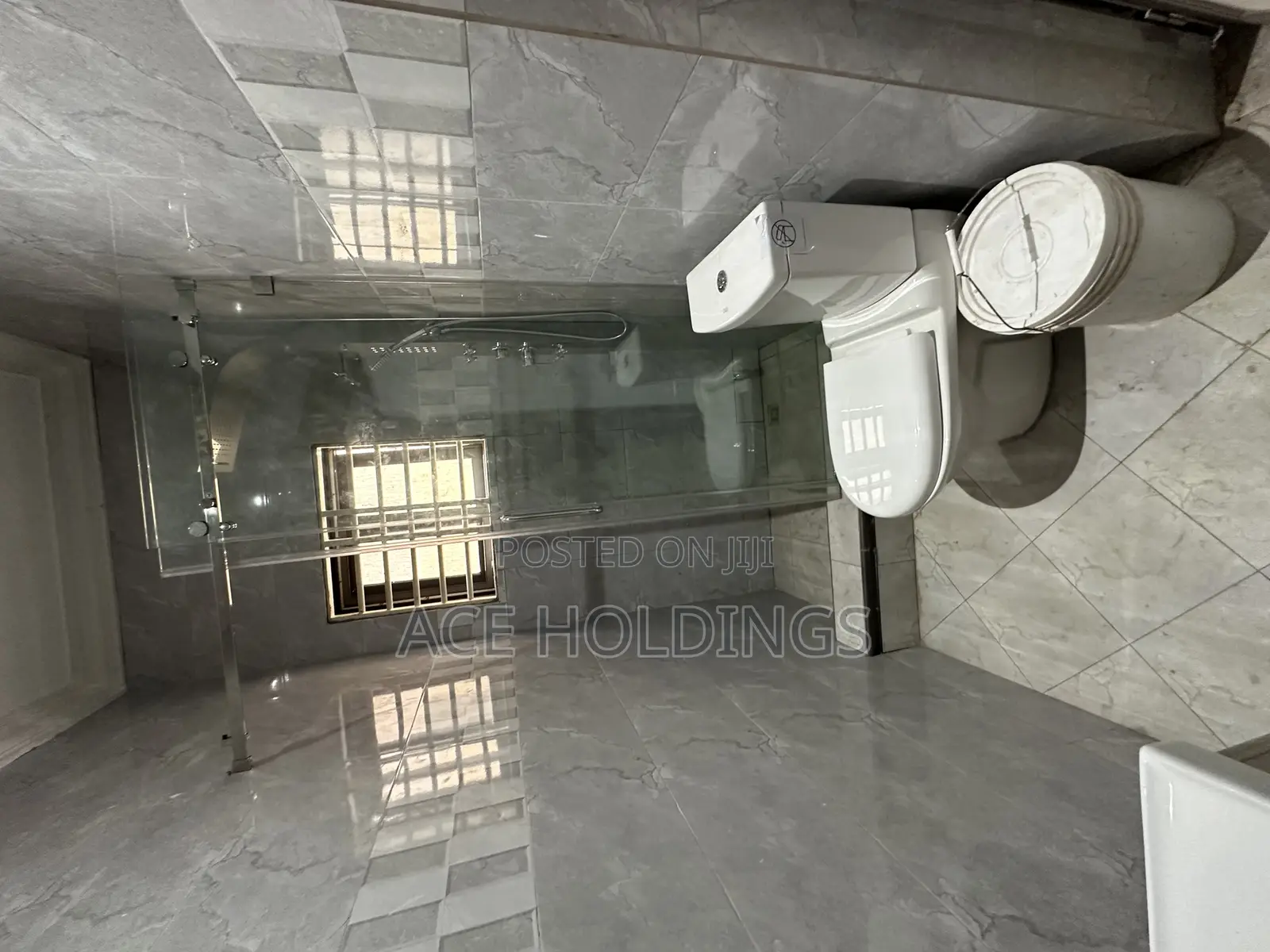 5bdrm Mansion in Lakeside for sale