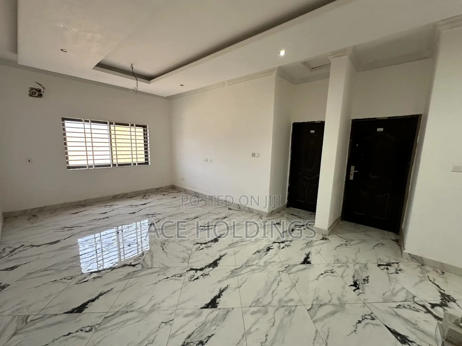 5bdrm Mansion in Lakeside for sale