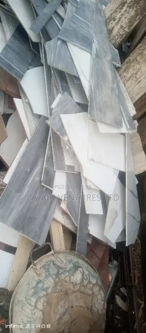 Broken Tiles in Large Quantity for Sale