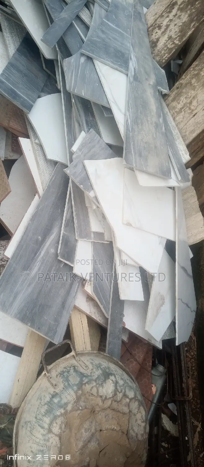 Broken Tiles in Large Quantity for Sale
