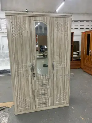 Wardrobe With Mirror (3 Doors)