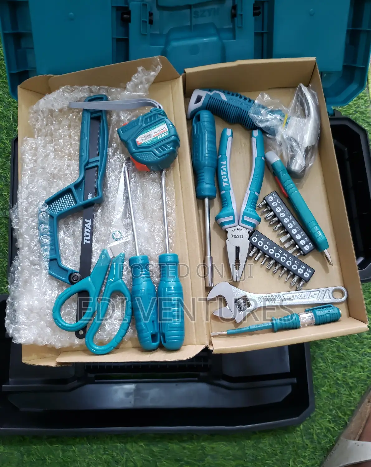 TOTAL 32 PCS Handtools Set (THKTHP20326)