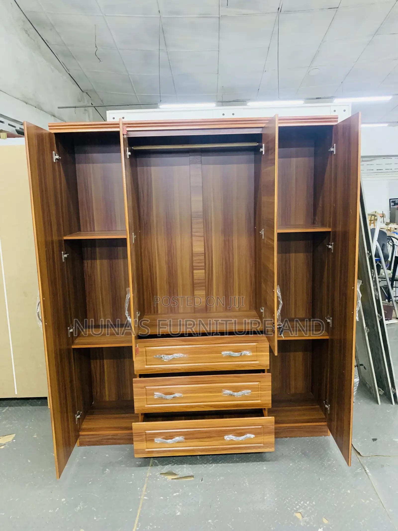 Wardrobe With 4doors and Mirror