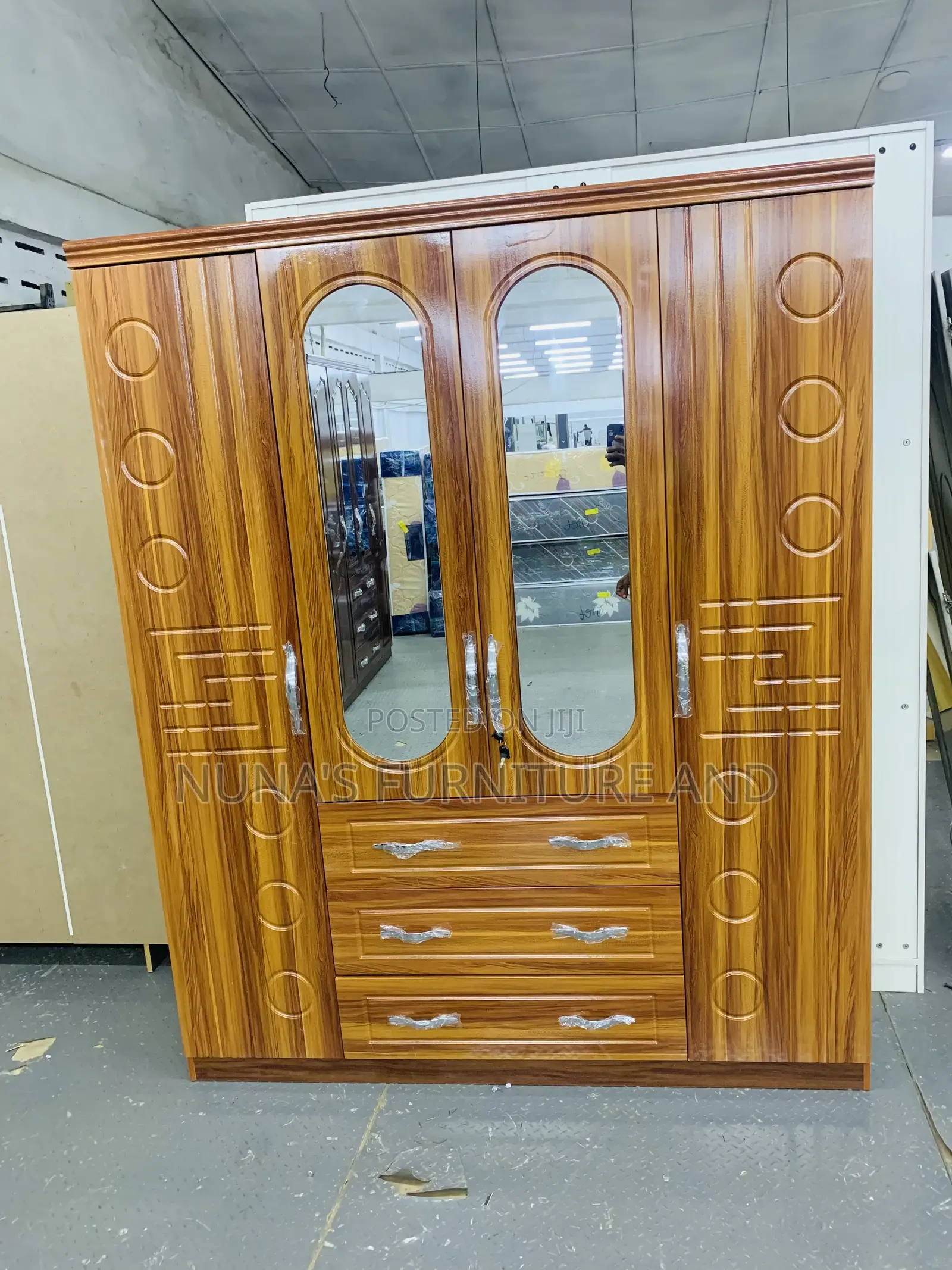 Wardrobe With 4doors and Mirror