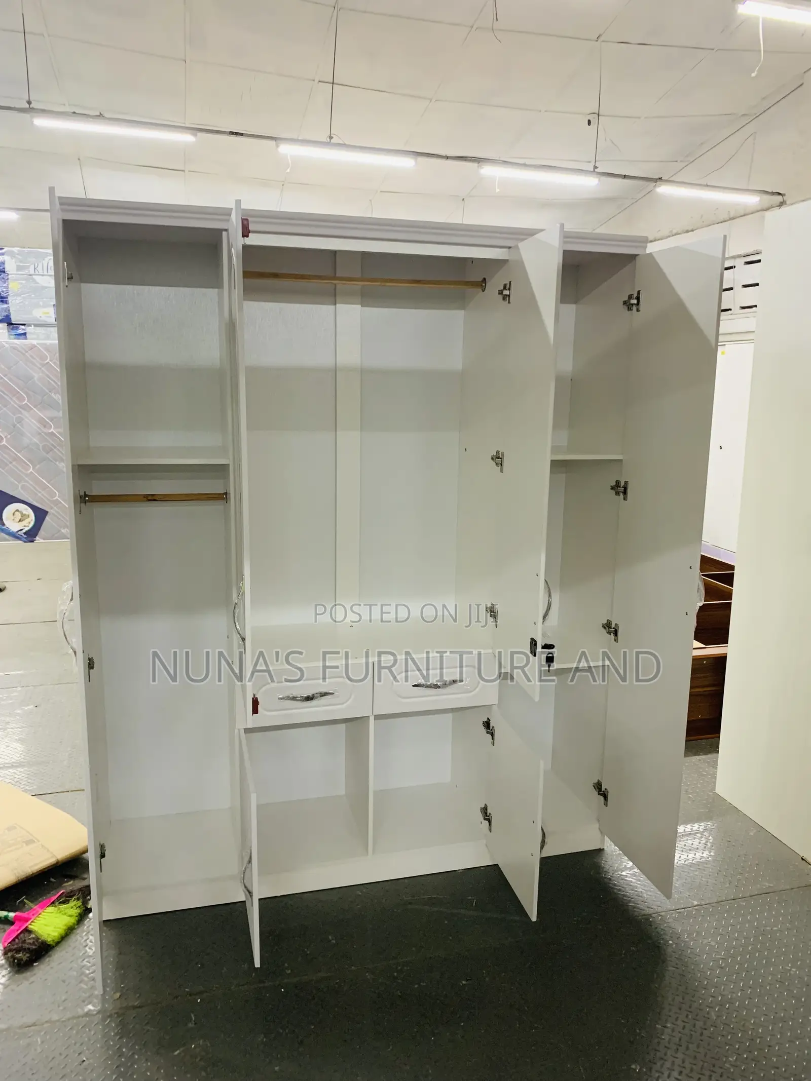 4 Doors Wardrobe With Mirror