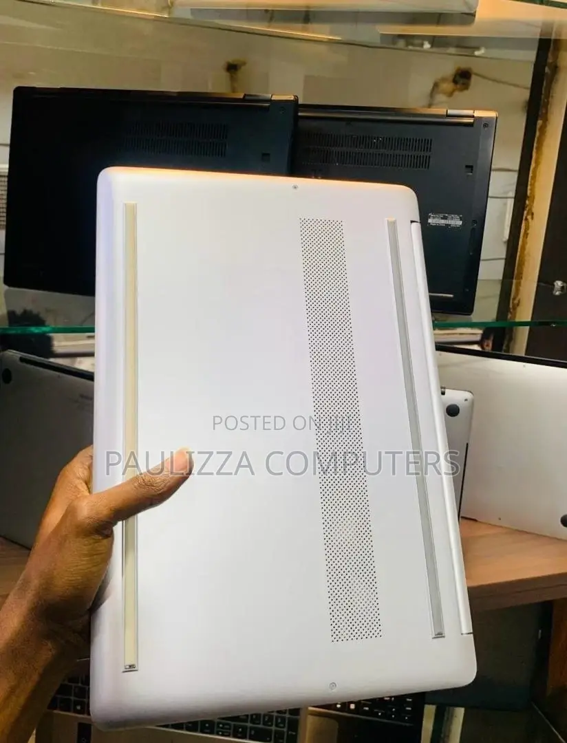 Laptop HP 15-dw1197nia 8GB Intel Core i5 SSD 256GB