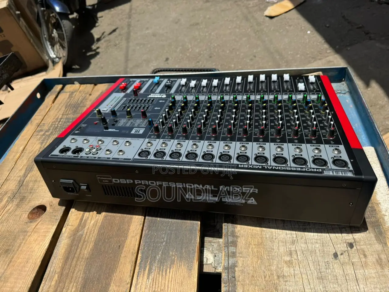 Yamaha LLD-1220USB 12-Channel Mixer With USB, BT 16 DSP