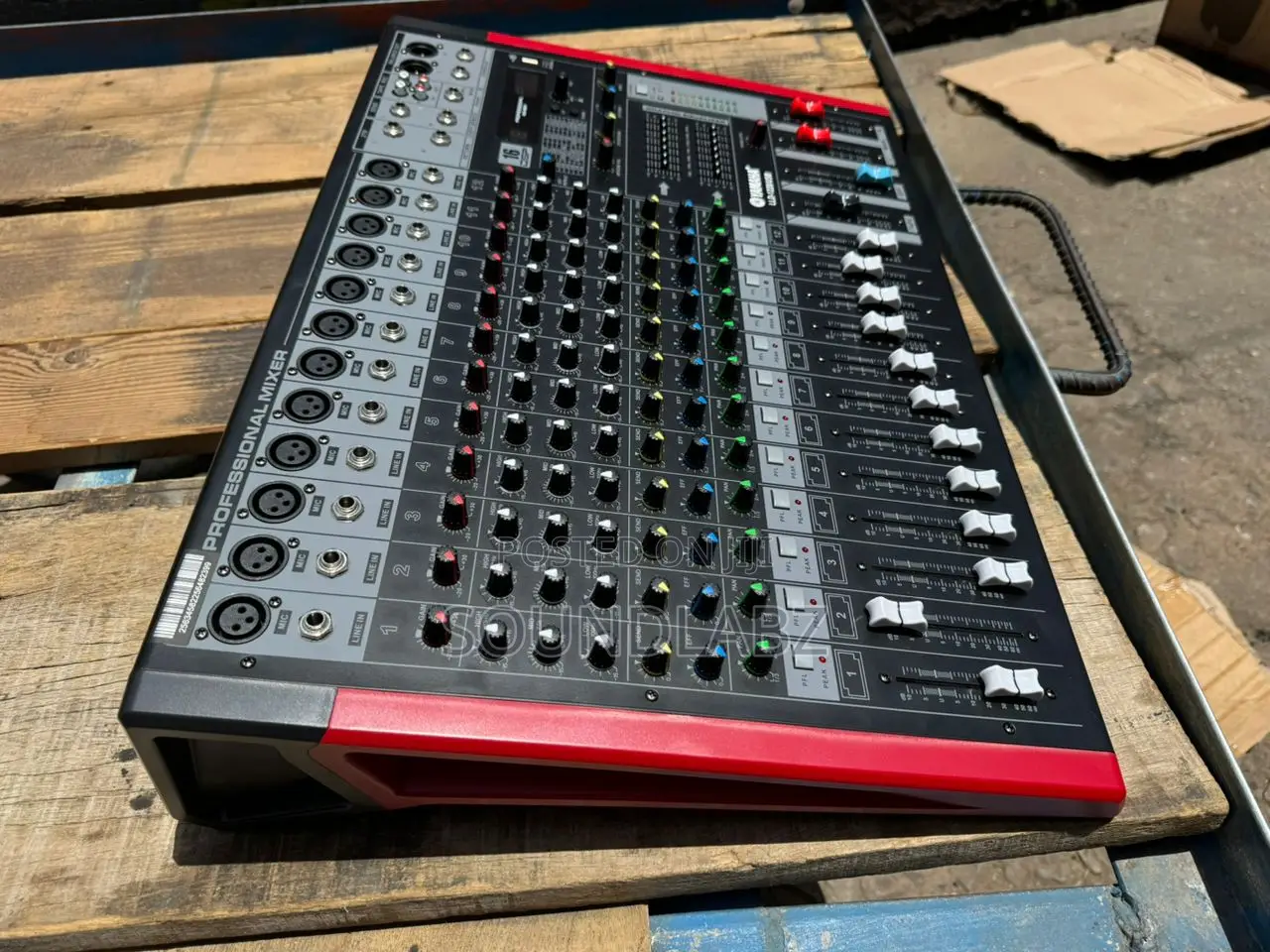 Yamaha LLD-1220USB 12-Channel Mixer With USB, BT 16 DSP