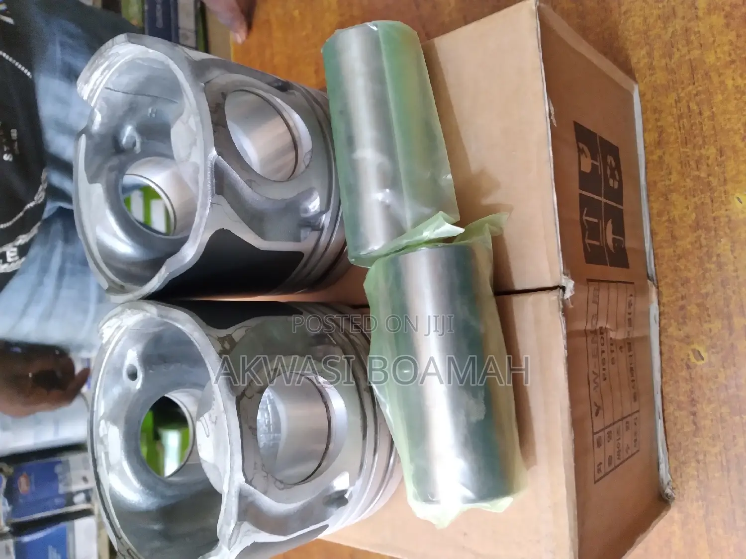 Hyudai Mighty 2 Pistons and Pin