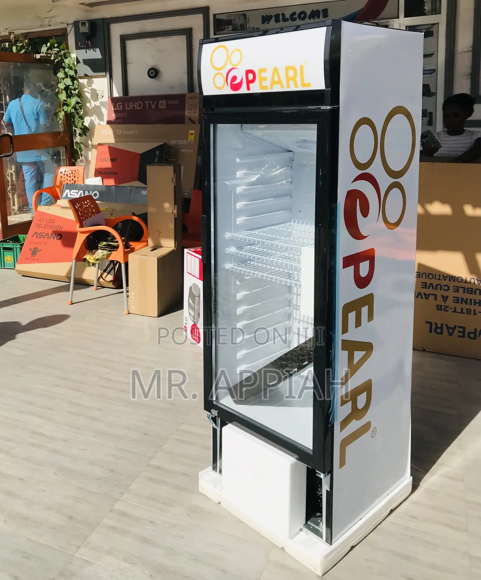 Durable Pearl PVC 316 Single Door Beverage Cooler(Mirror).