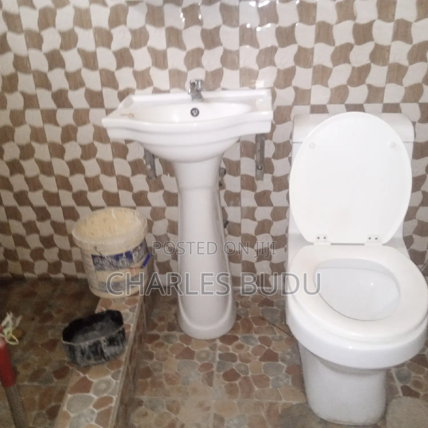 1bdrm Apartment in Ajololo Estate, Dansoman for rent