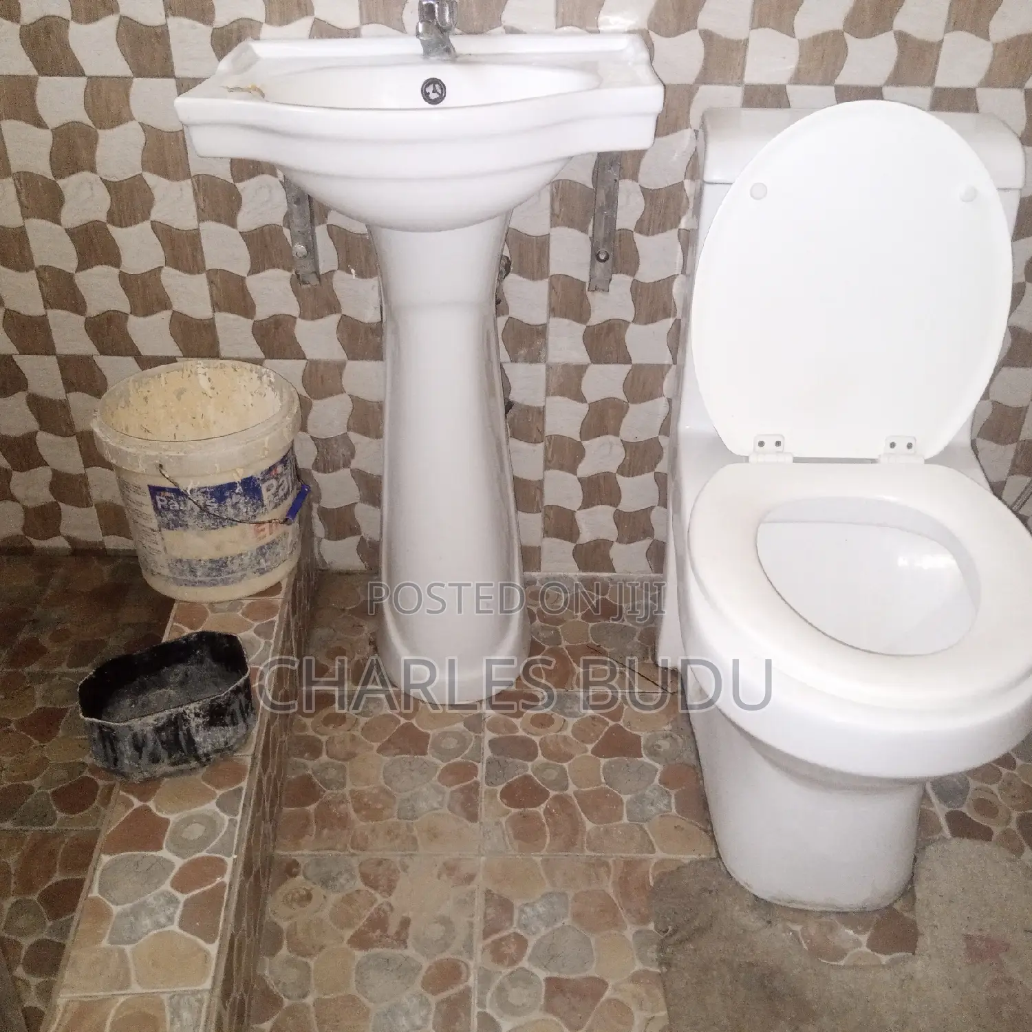 1bdrm Apartment in Ajololo Estate, Dansoman for rent