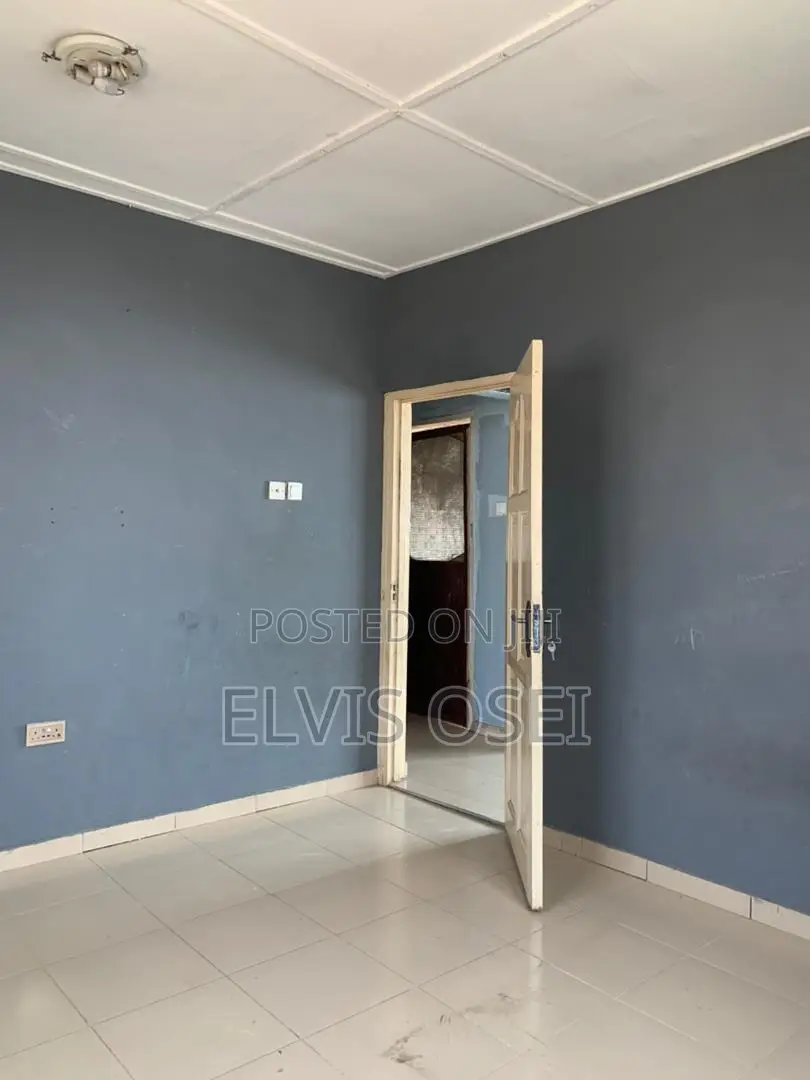 2bdrm Apartment in Center Maria, Accra Metropolitan for rent