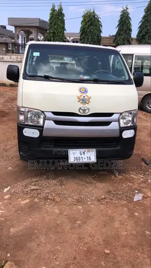 Toyota Hiace Rental (14 Seater)