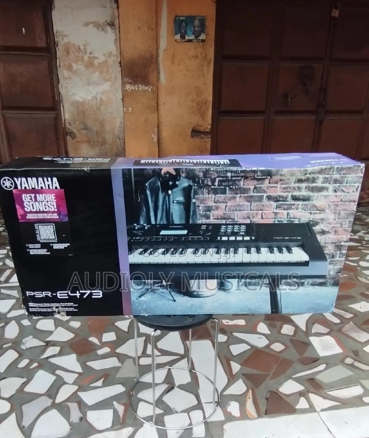 Yamaha PSR E473 Keyboard Synthesizer