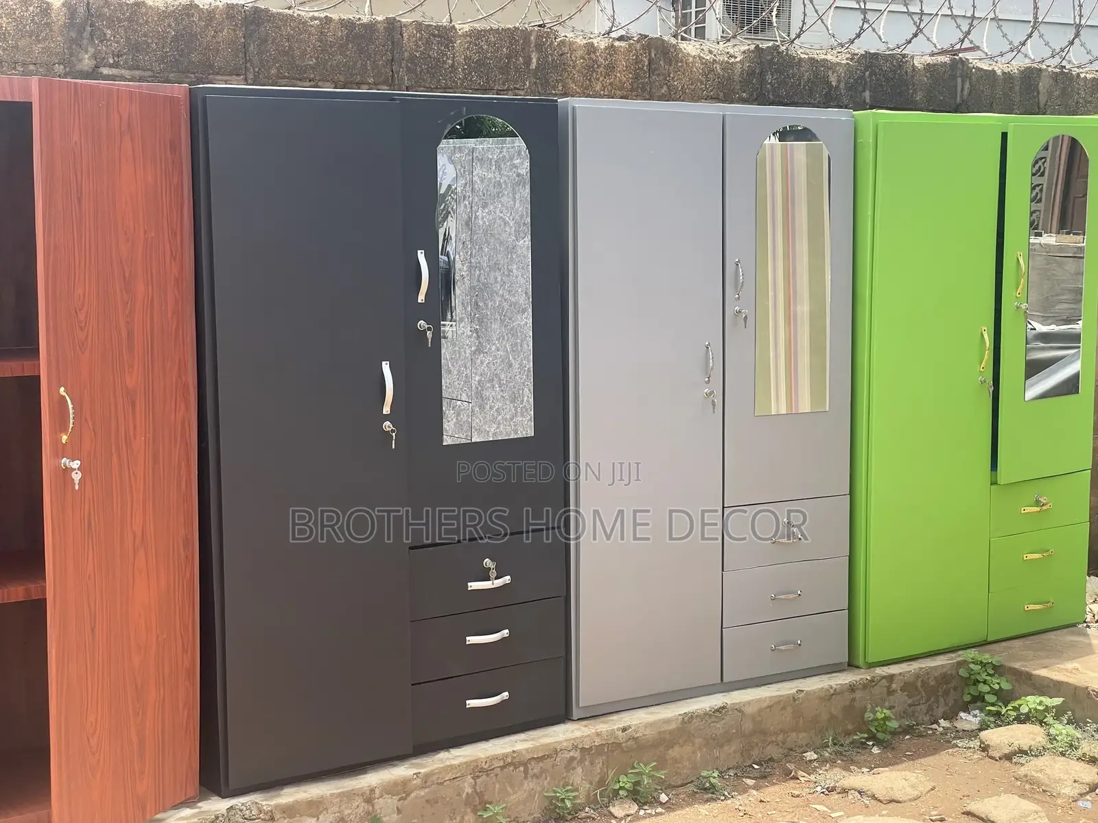 Laminated Wardrobes Available// Very Strong and Durable