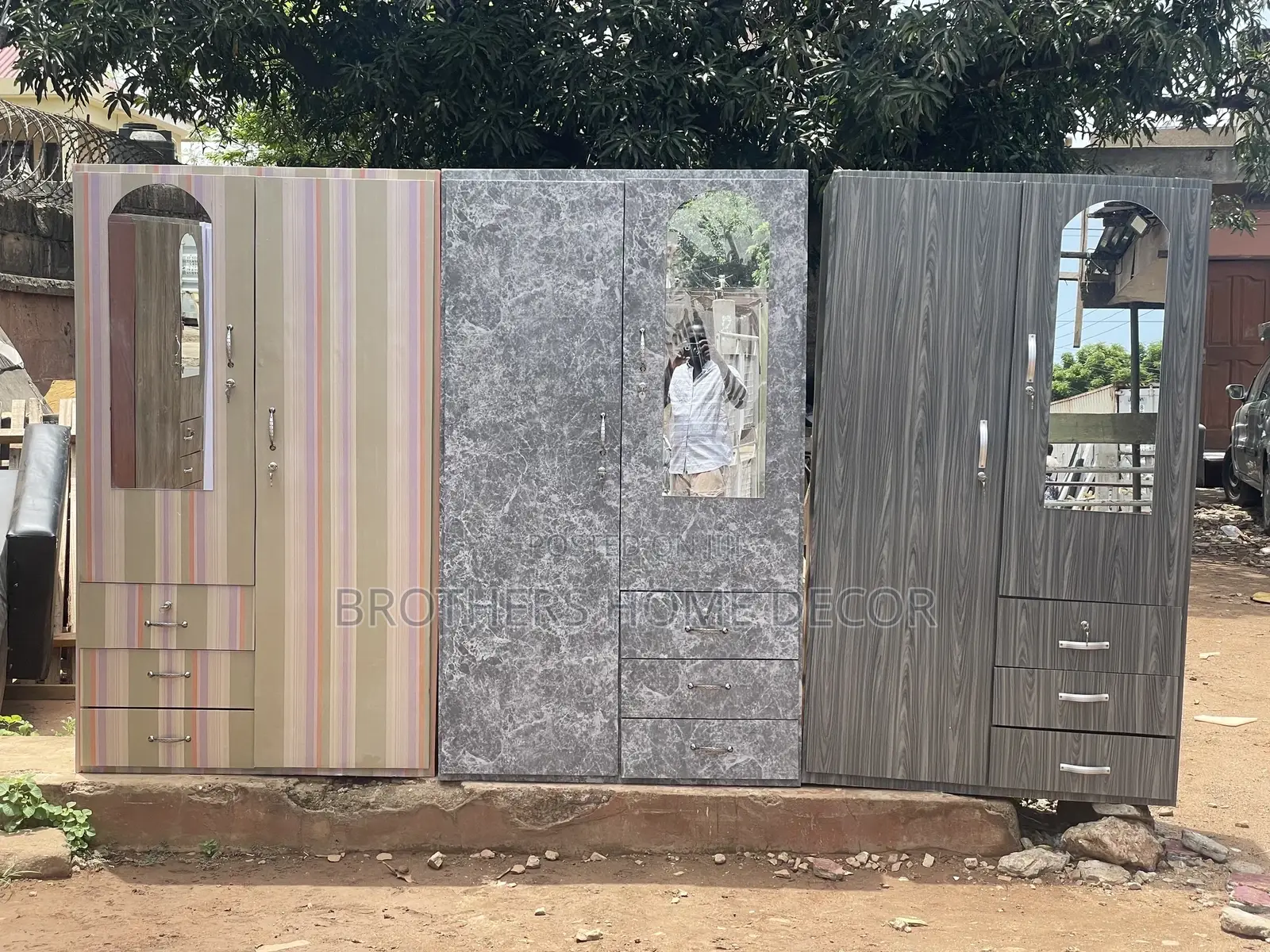 Laminated Wardrobes Available// Very Strong and Durable