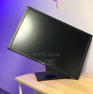 30 Inches Dell Ultrasharp Monitor ()