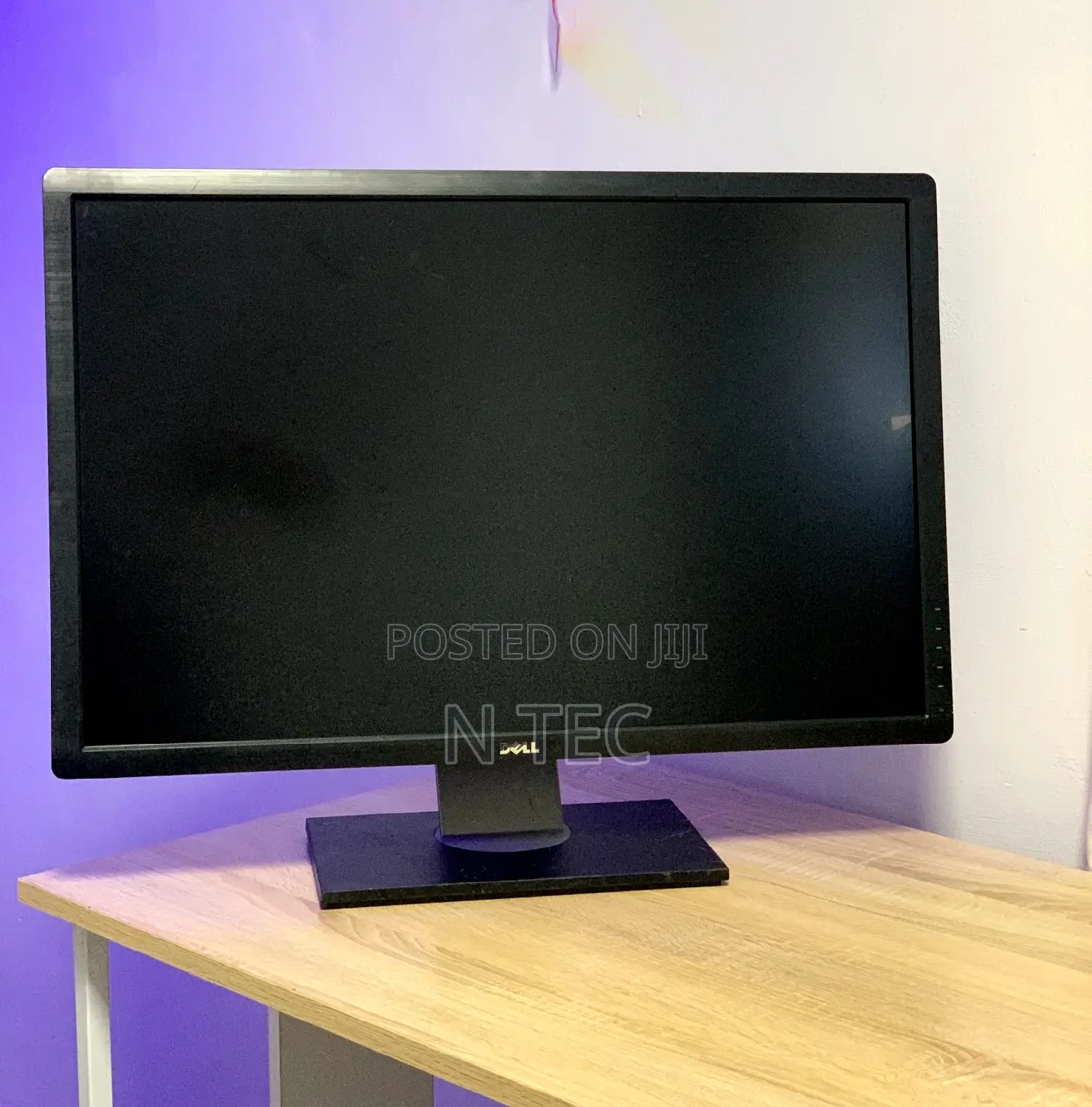 30 Inches Dell Ultrasharp Monitor ()