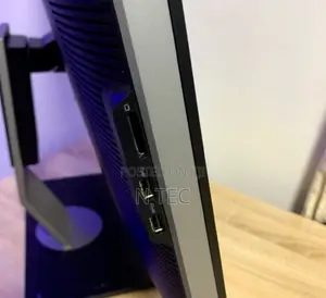 30 Inches Dell Ultrasharp Monitor ()