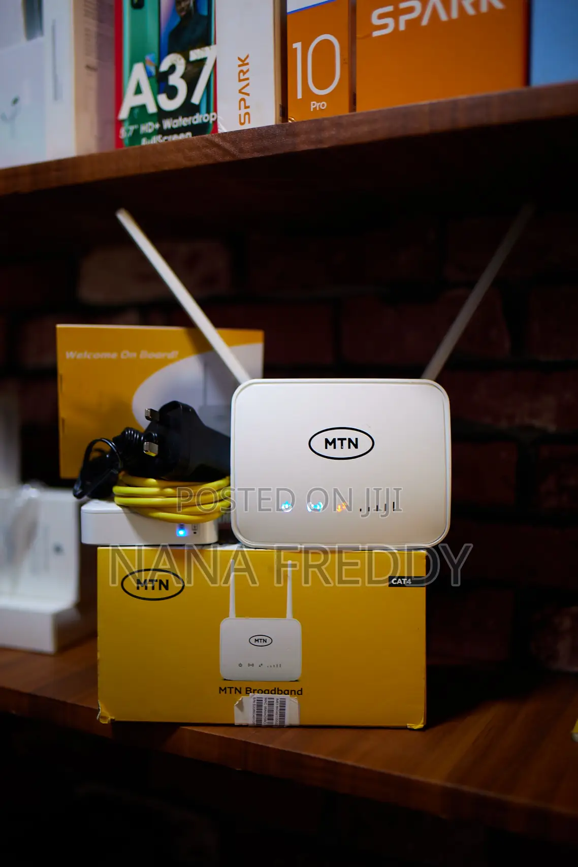 Universal S20 CAT4 Router With Its Power-Bank