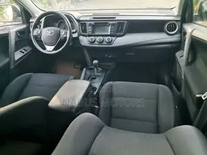 Toyota RAV4 LE AWD (2.5L 4cyl 6A) 2016 Silver