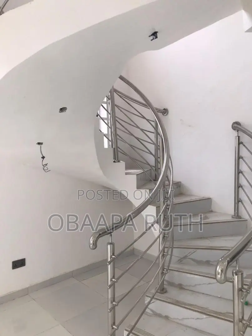 3bdrm Duplex in East Airport for rent