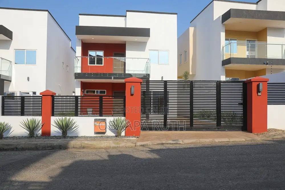 3bdrm Duplex in East Airport for rent
