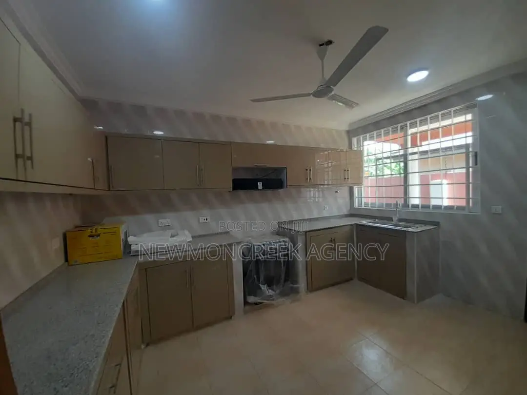 4bdrm Duplex in Abokobi Junction, Accra Metropolitan for sale