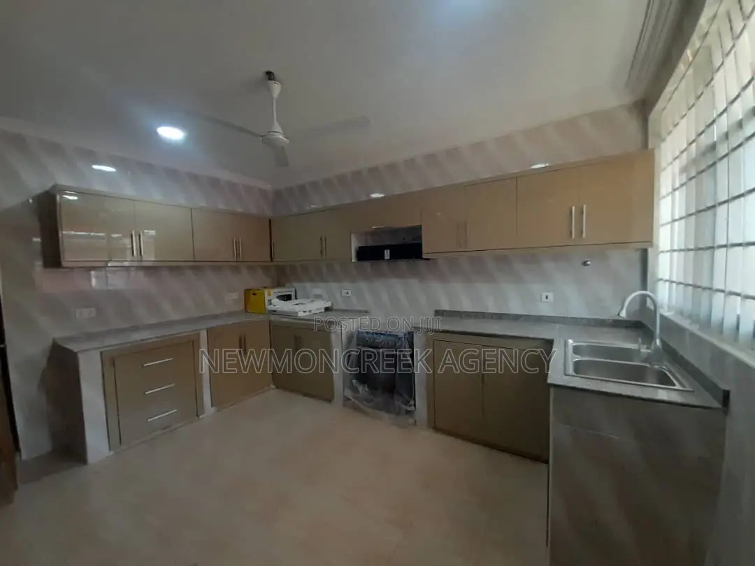 4bdrm Duplex in Abokobi Junction, Accra Metropolitan for sale