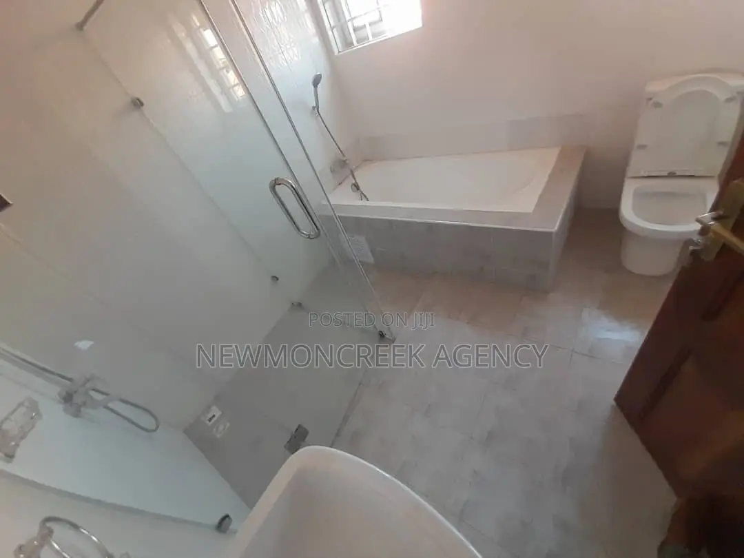 4bdrm Duplex in Abokobi Junction, Accra Metropolitan for sale
